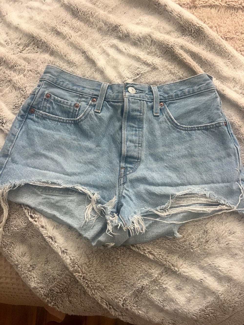 Levi's Women's 501 Original Shorts - Light wash
